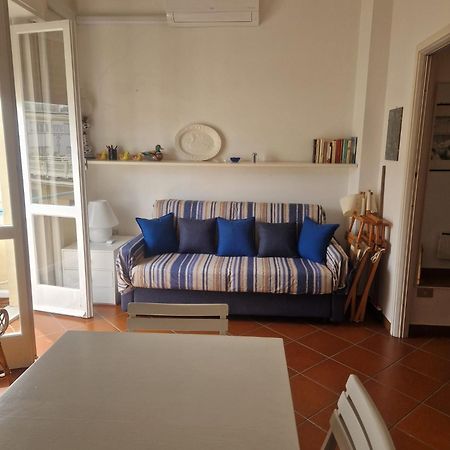 Tender To Riviera, Bilocale Vista Mare อาลัสซิโอ ภายนอก รูปภาพ